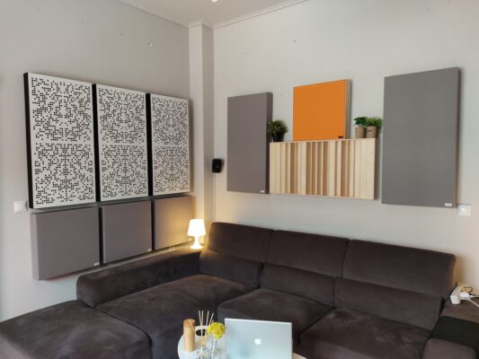 acoustic diffusers and absorbers in living room